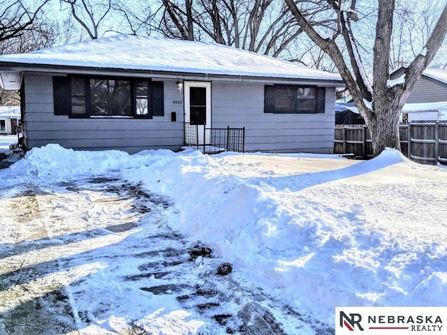 4007 Pioneers Blvd, Lincoln NE  68506-4943 exterior