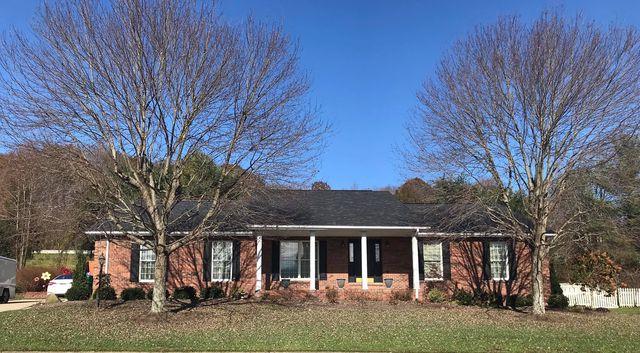 97 Willowood Cir, Hurricane, WV 25526