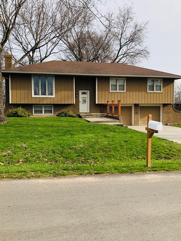 15316 Circle Dr, Basehor, KS