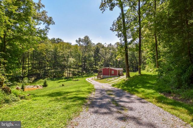 35 Honeysuckle Rd, Slate Hill, PA 17314