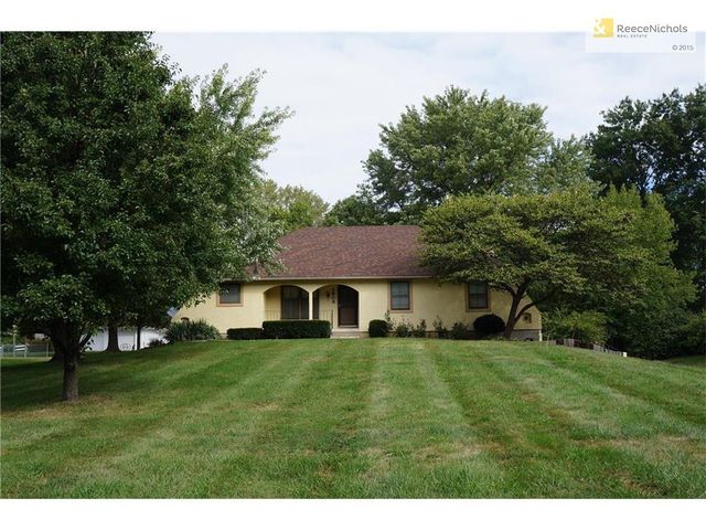 5808 Trott Rd, Village Of Loch Lloyd, MO 64012-8317