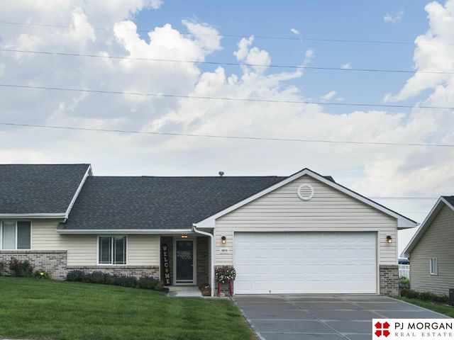 10012 179th St, Omaha, NE 68136-1966