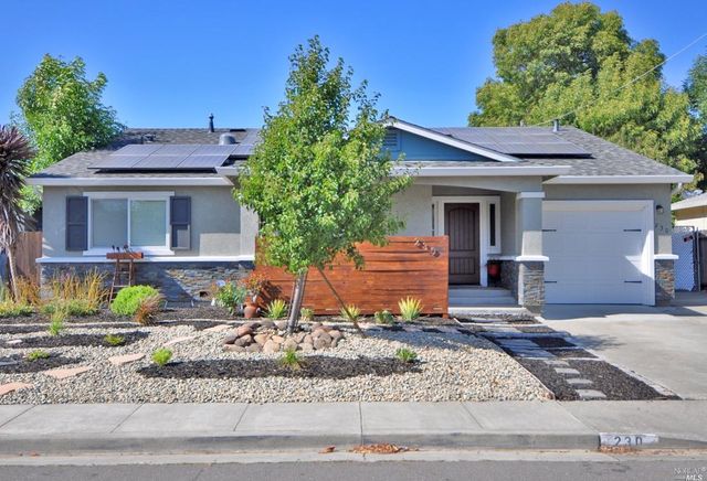 230 Tennessee St, Fairfield CA  94533-5652 exterior