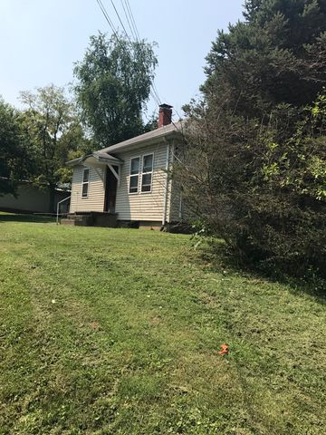 102 W Wesley St, Lebanon, IL 62254