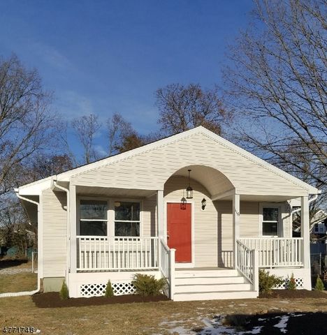 116 Stout Ave, Middlesex, NJ 08846-1158