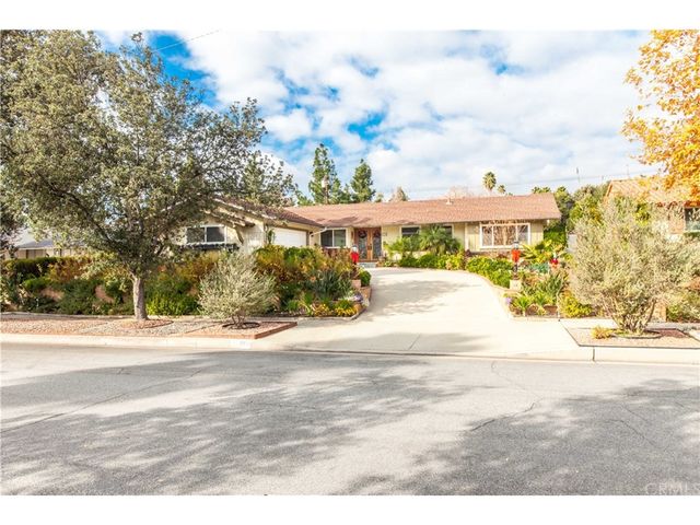 3869 Shelter Grove Dr, Claremont, CA 91711-3028