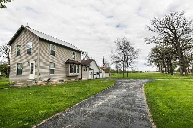 301 2nd St Ne, Worthington, IA 52078