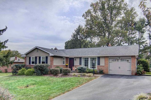3364 Appleford Way, York PA  17402-4203 exterior