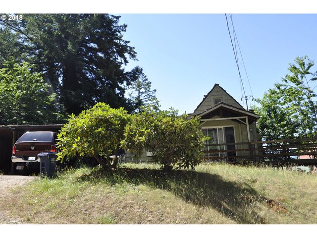 895 E 11th St, Coquille, OR 97423