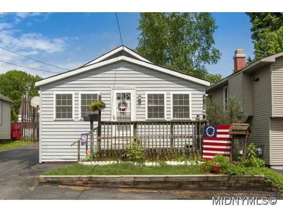 9 Dodd St, Whitesboro NY  13492-1830 exterior