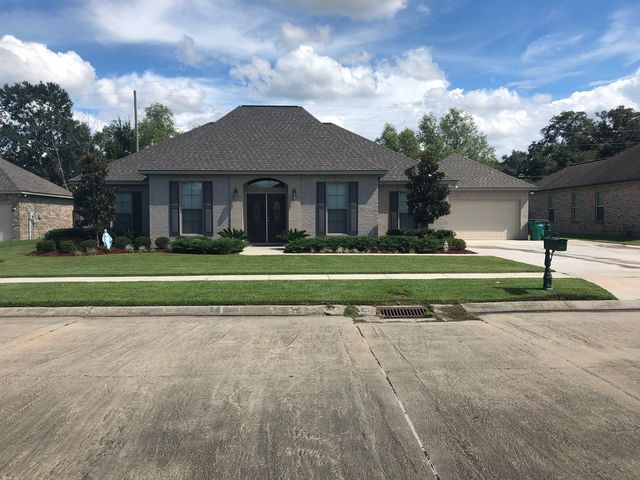 311 Lac Cypriere Dr, Luling LA  70070-7200 exterior