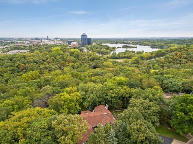 8141 Kingslee Rd, Minneapolis MN  55438-1250 exterior