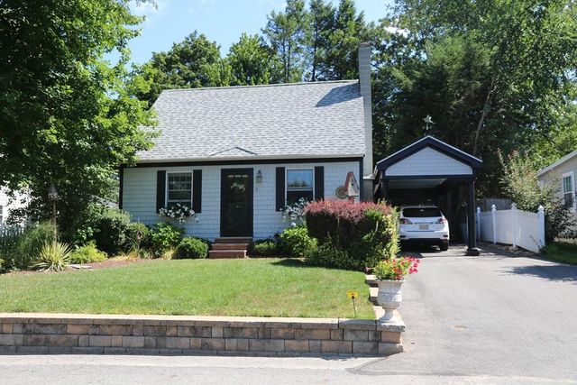 13 2nd St, Amesbury, MA 01913